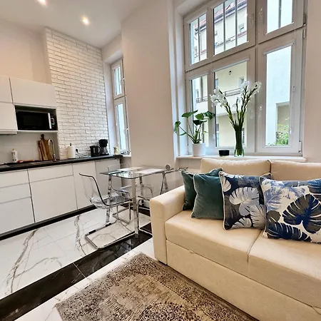 Yonekawa, Canvas Corner, Parking, 250 M Plaza Sopot