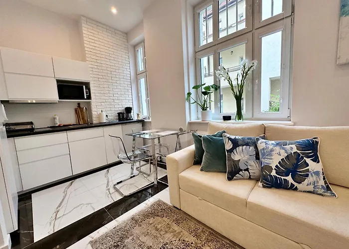 Yonekawa, Canvas Corner, Parking, 250 M Plaza Sopot